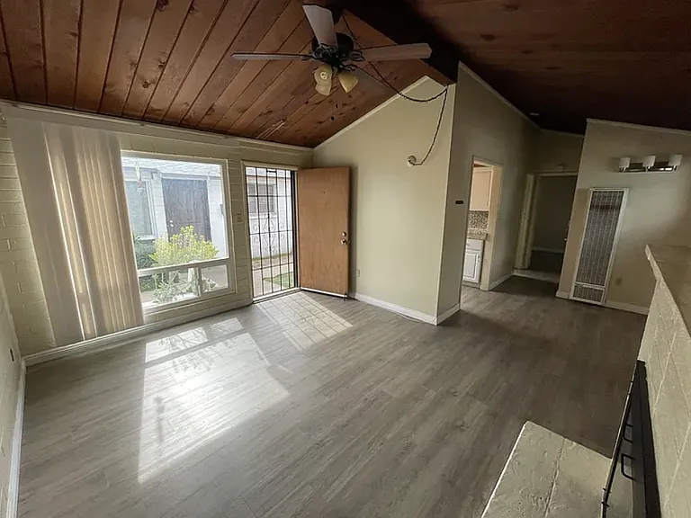 4460 1/2 Bond St — Photo 5