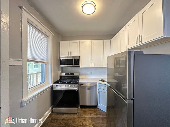 4th image of 1251 W Rosemont Ave #2A