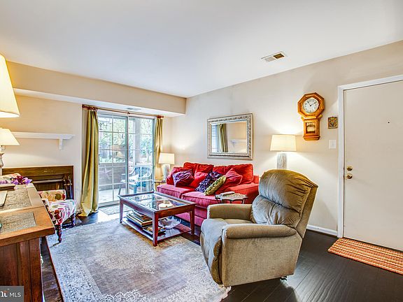 3rd image of 6904 Victoria Dr #6904