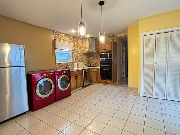 2nd image of 15 Grant St #2