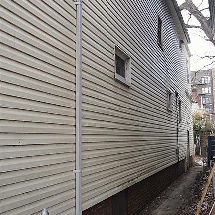 4th image of 950 E 15th St
