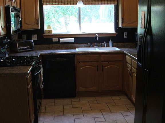 kitchen w/new appliances