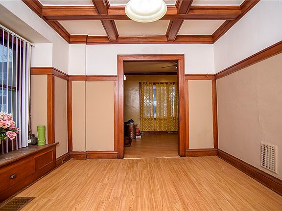 4th image of 20 Raeburn Ave