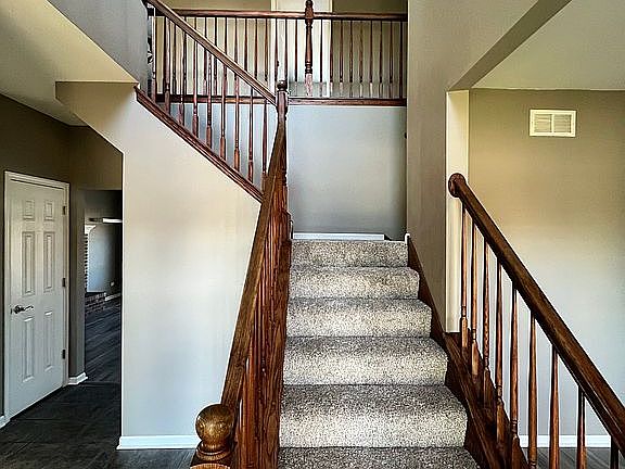 5th image of 1010 S Heritage Dr