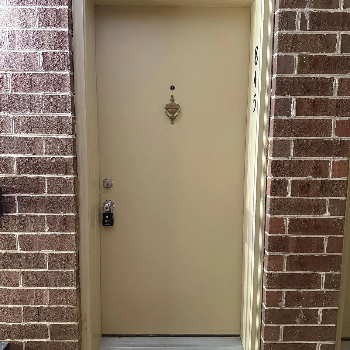 2 bed, 1.5 bath, 936 sqft, $1,800 — Photo 2