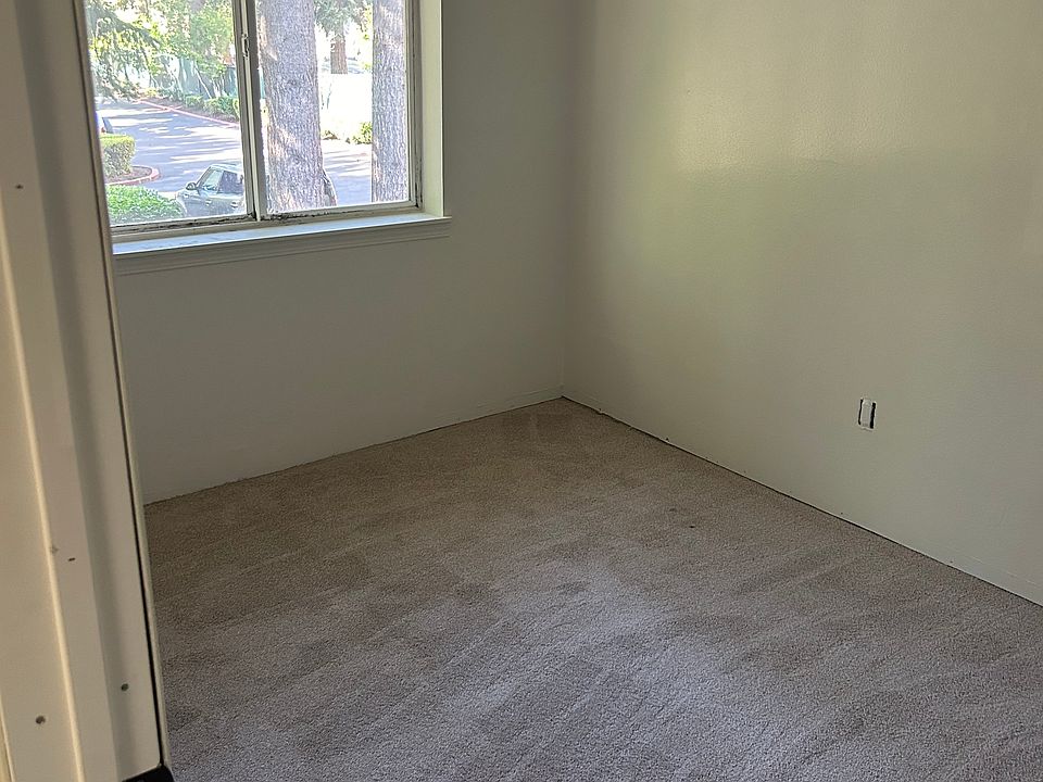 2nd image of 142 SE 160th Ave #30