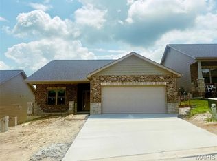 8084 Villa Valley Ln, Caseyville, IL 62232