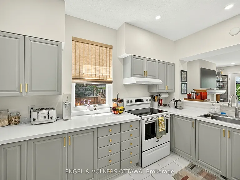 68 Lorne Ave — Photo 17