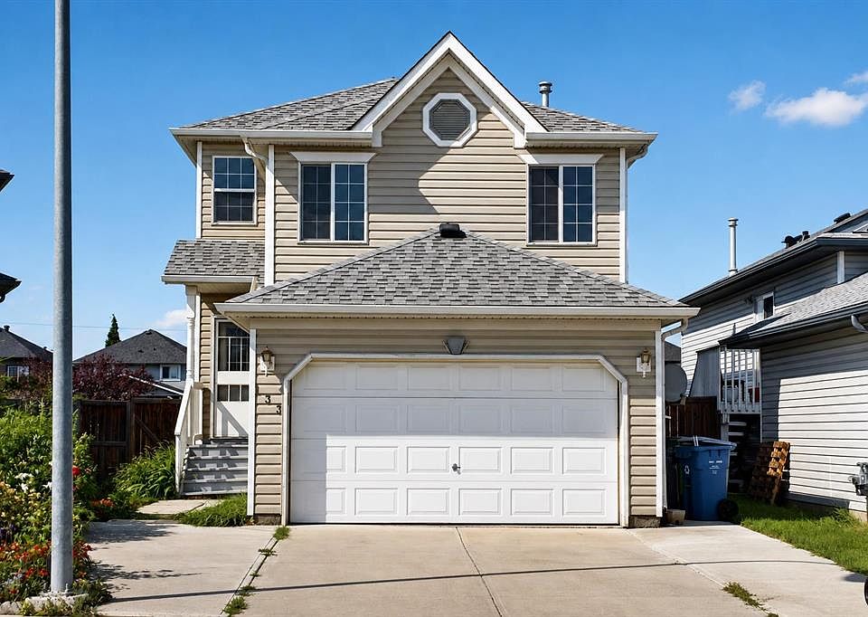 1st image of 133 S Martinvalley Cres NE