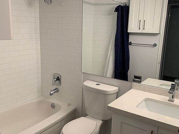 2nd image of 750 Bay St #2009