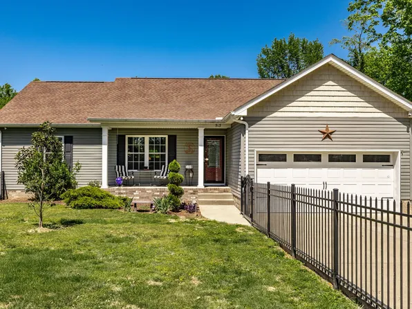 513 College St, Portland, TN 37148