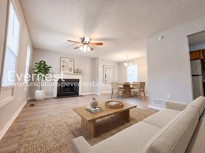 229 Hampton Dr — Photo 2