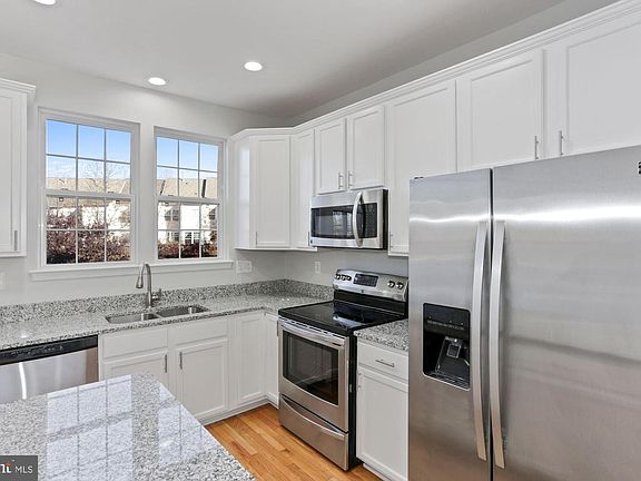 5th image of 11556 Cavalier Landing Ct