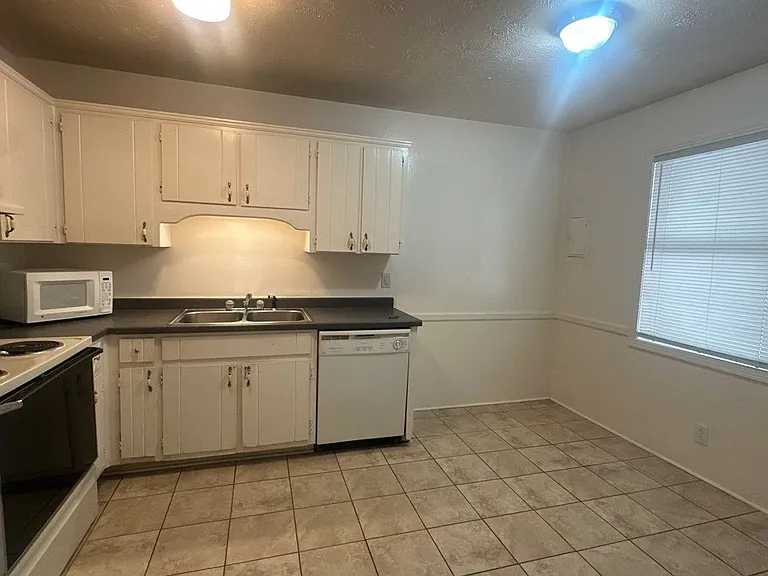 Evergreen Townhomes — Photo 4