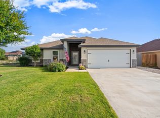 304 Ama Caro Dr, Del Rio, TX 78840