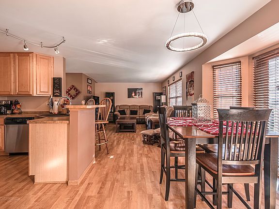 5th image of 897 Laurel Dr