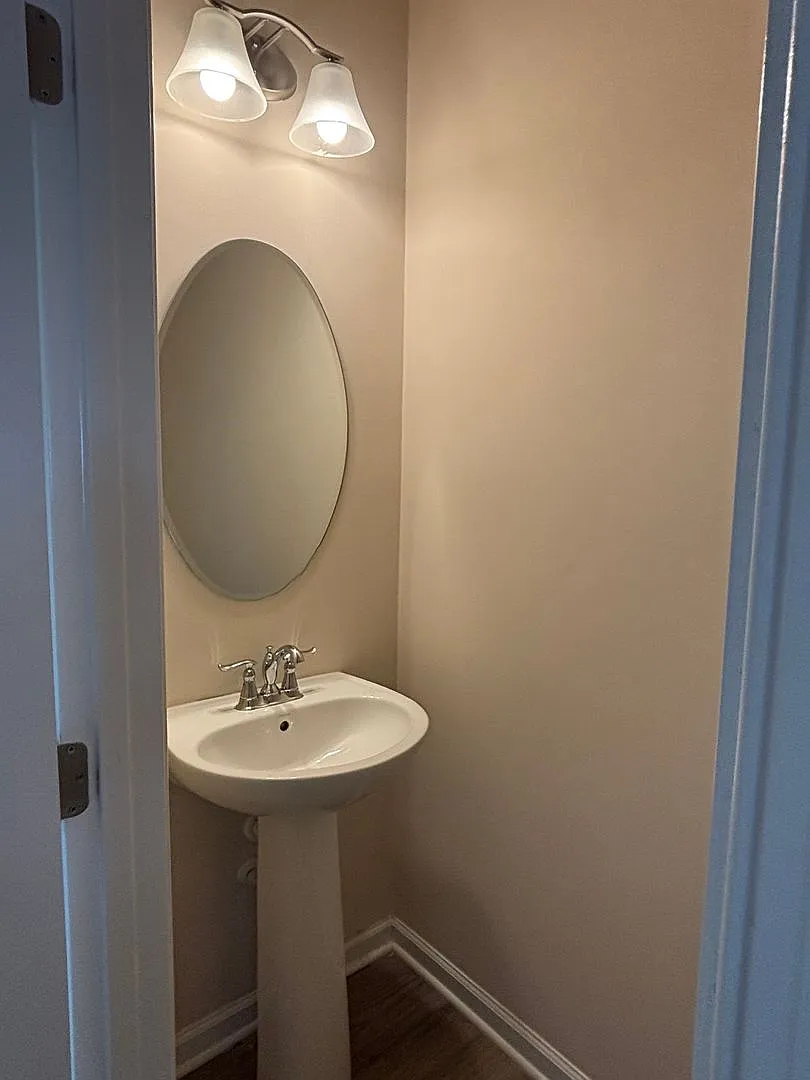 Convenient 2 Bed Townhome in Gated Community! — Photo 3