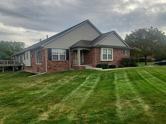 3rd image of 5521 Victory Cir