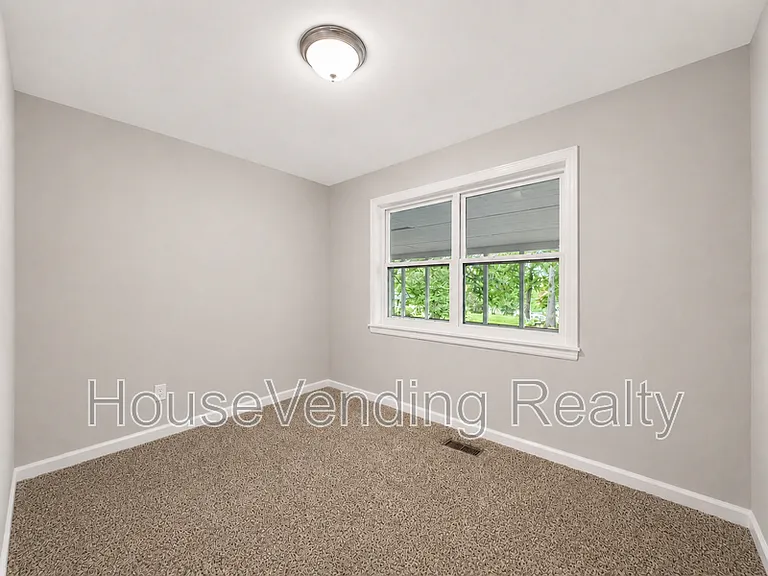 619 Tarpley St — Photo 13