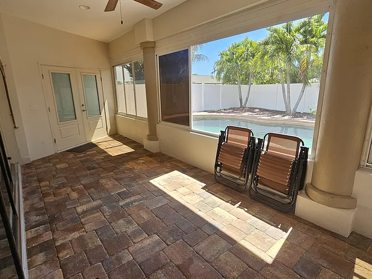 244 SE 20th Ct — Photo 12