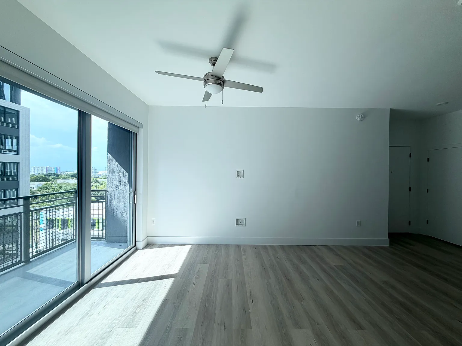 Studio, 514 sqft, $2,011 — Photo 2