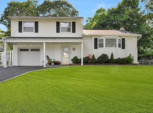 32 Campo Ave, Selden, NY 11784