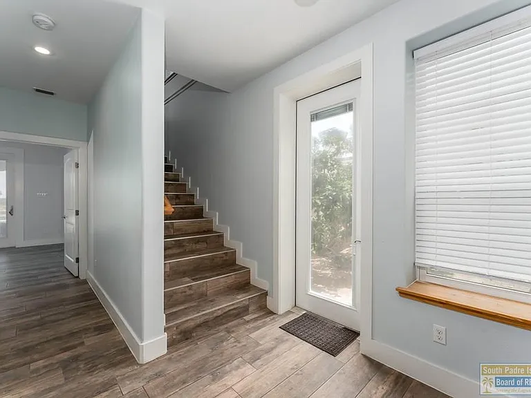 133 Oleander Dr — Photo 6