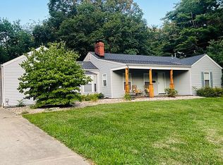 850 4th St, Carlyle, IL