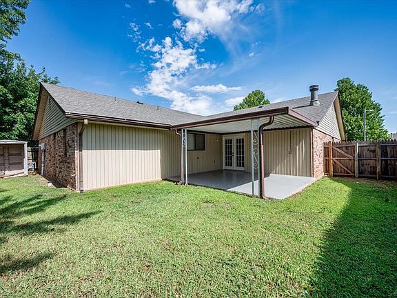 5th image of 8304 NW 112th St
