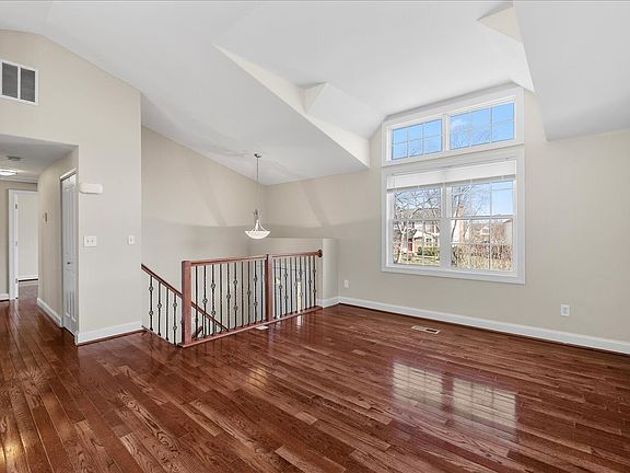 3rd image of 507 Lindsay Ct