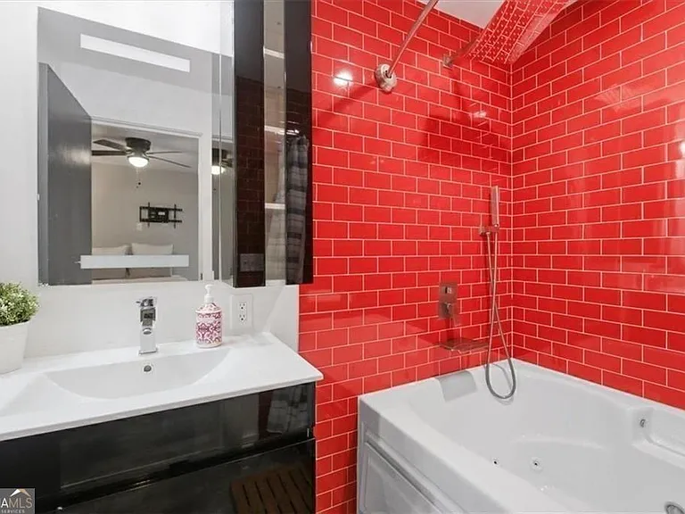 1250 Breuer Mews NW — Photo 22