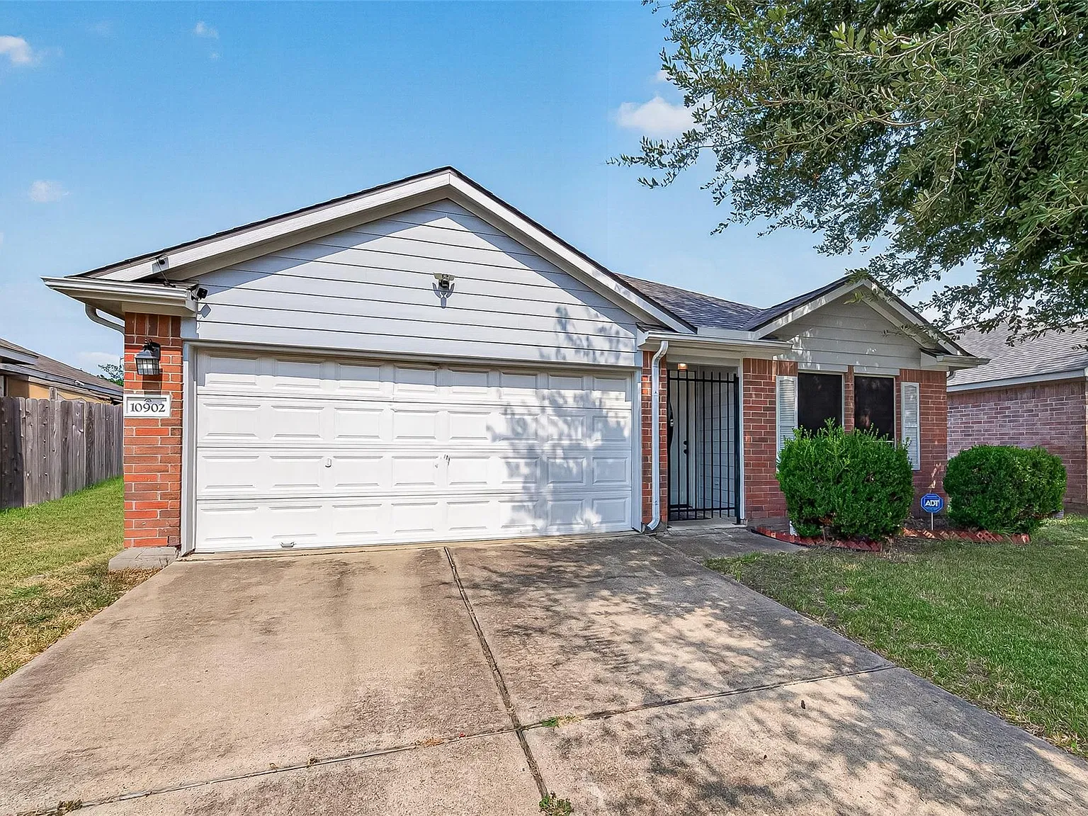 3 bed, 2.0 bath, 1570 sqft, $1,795 — Photo 2