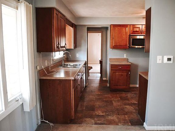 5th image of 2225 Johnson St