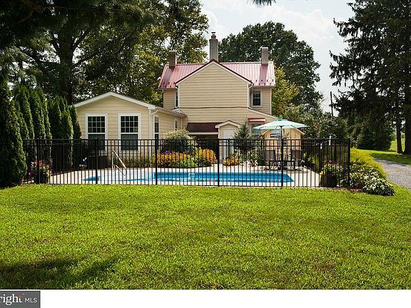 3rd image of 9510 Bayside Dr