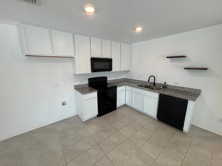 206 Sunflower St — Photo 5