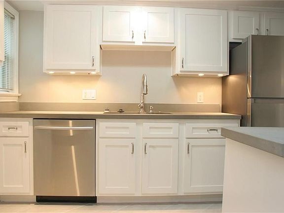 2nd image of 6415 Oriole Dr #6415