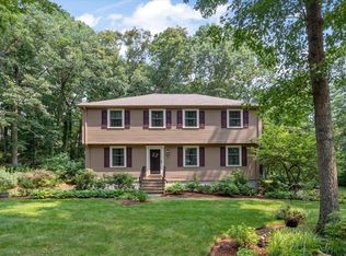 6 Pheasant Hill Rd, Walpole, MA 02081