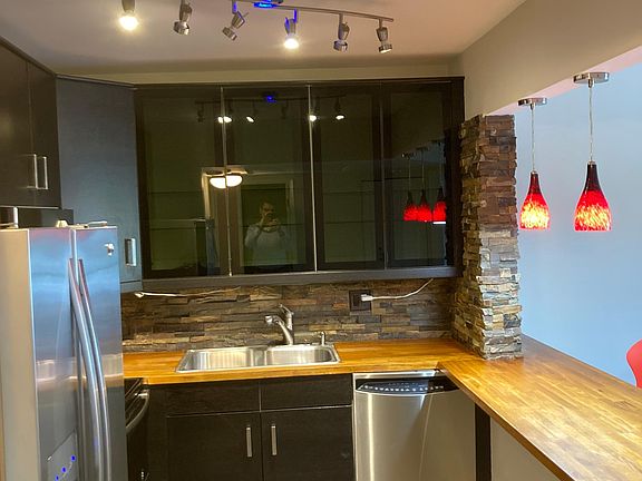 kitchen/stainless steel appliences