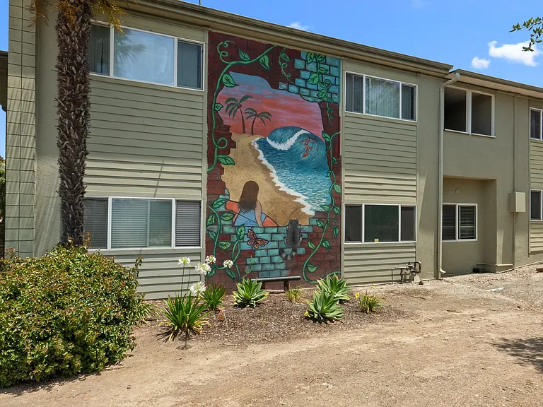 The Tahitian Apartments — Photo 11