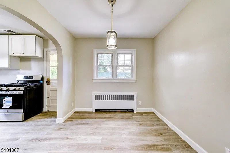 3 bed, 1.5 bath, 1612 sqft, $3,400 — Photo 2