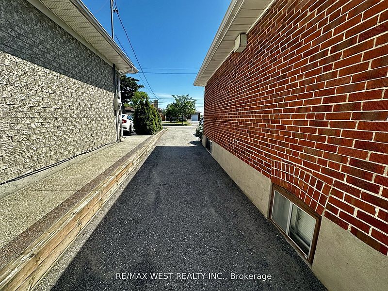 Toronto House for rent - 2 Bedrooms — photo 15