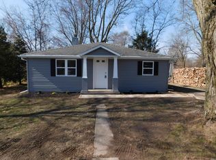 1711 N Fox Farm Rd, Warsaw, IN 46580