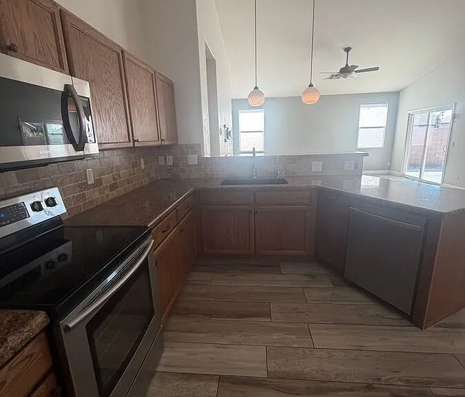 17044 W Bristol Ln — Photo 4