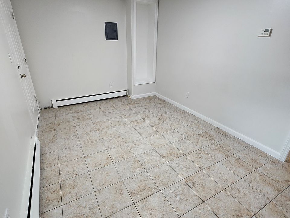 2nd image of 33-37 W Railroad Ave #11B