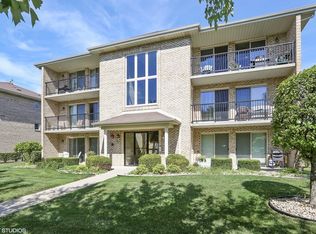 12799 Saint Andrews Ct APT 201, Lemont, IL 60439