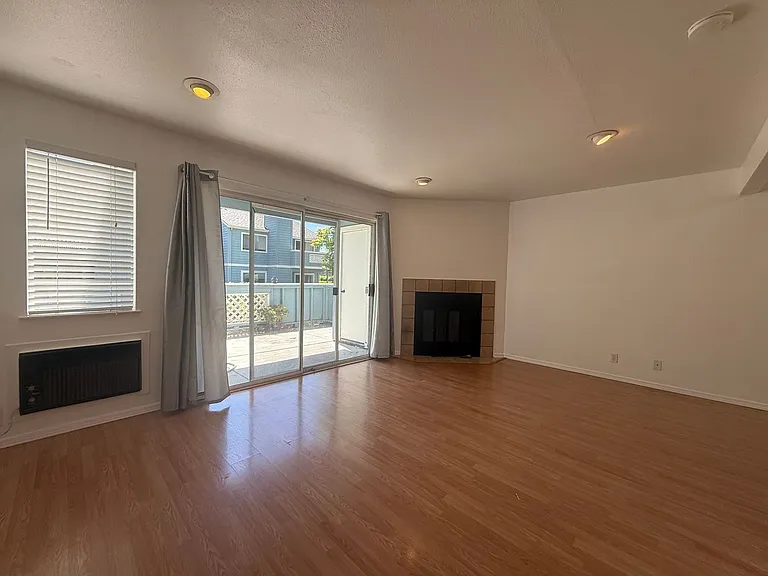 1505 Four Oaks Cir — Photo 3