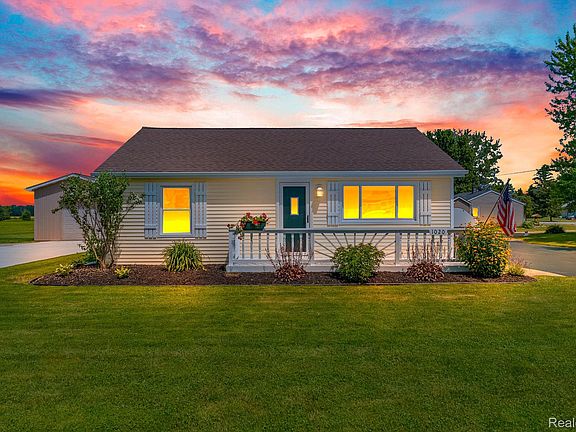 3rd image of 1020 Capac Rd