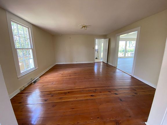 5th image of 522 Walnut St