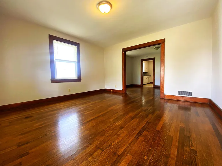 610 Sherwood Ave — Photo 4