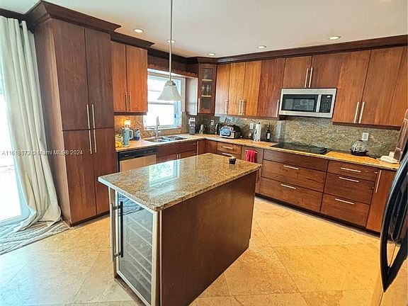 3rd image of 3920 Woodside Dr APT 2
